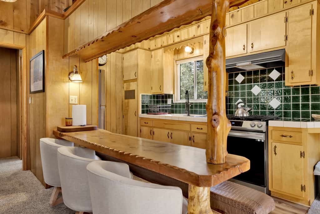 Slope Side Getaway - Walk to the Slopes - Cozy