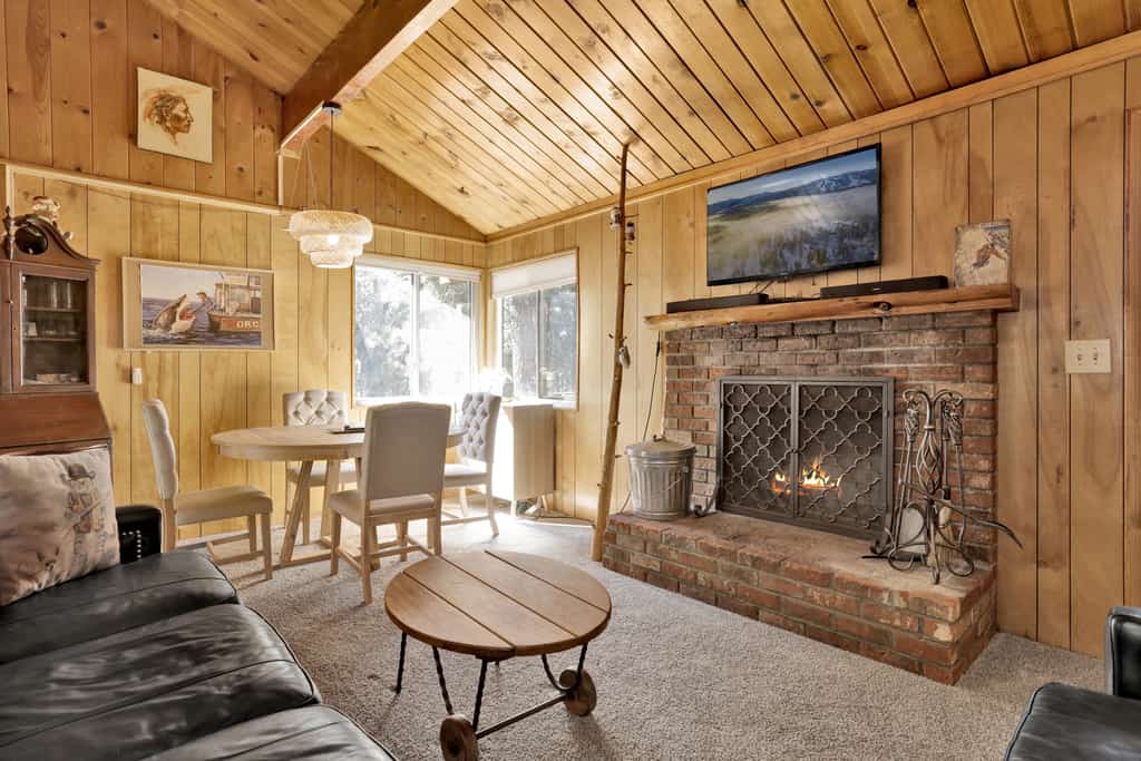Slope Side Getaway - Walk to the Slopes - Cozy
