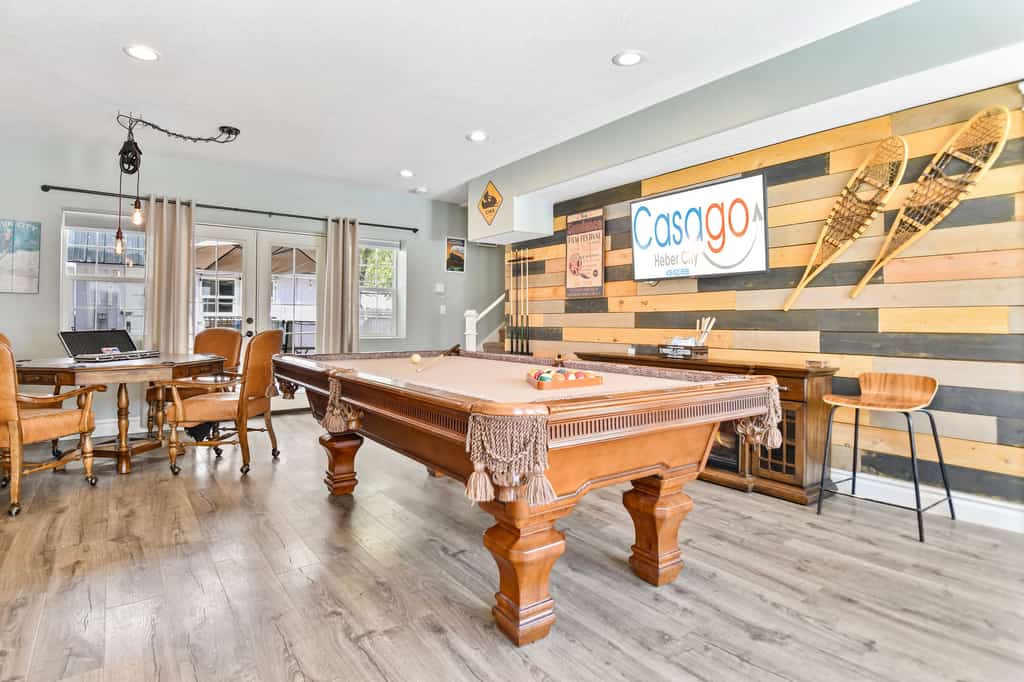 Film-featured, sleeps 18, hot tub, fire pit, decks