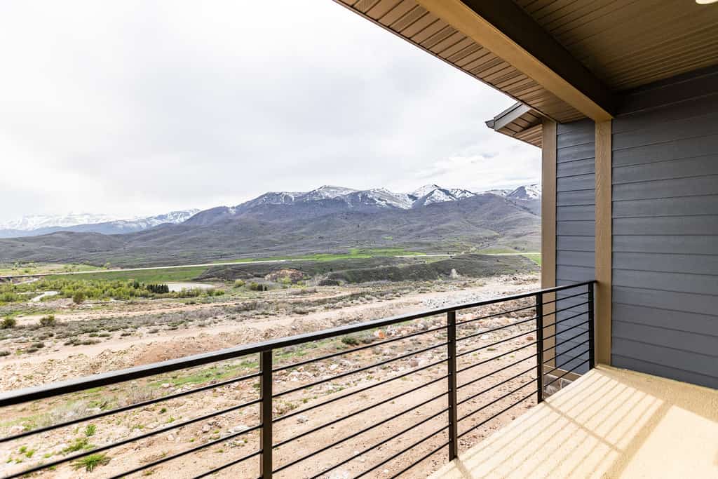 Unforgettable views, luxe, hot tub, deck, sleeps 8