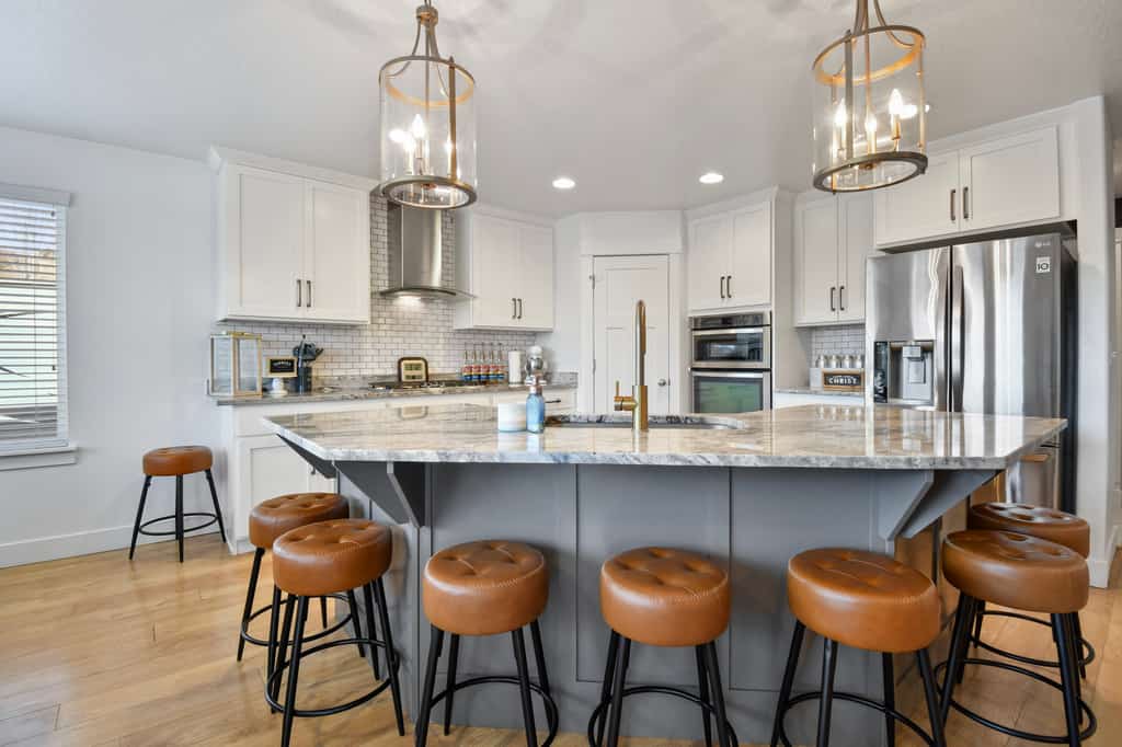 Family groups, hot tub, sleeps 16, 6br4ba, firepit