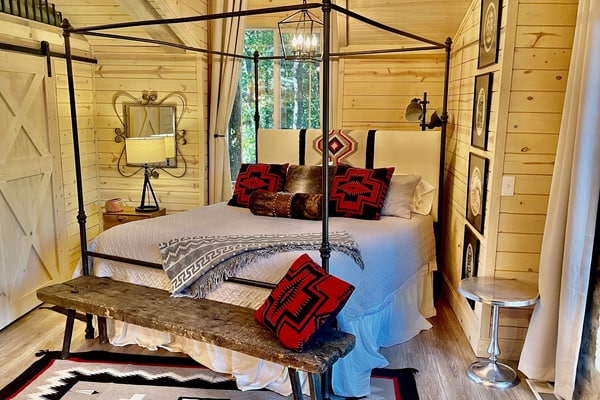Sundance Carriage House, Romantic, Sleeps 5