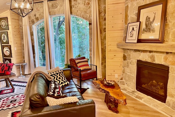 Sundance Carriage House, Romantic, Sleeps 5