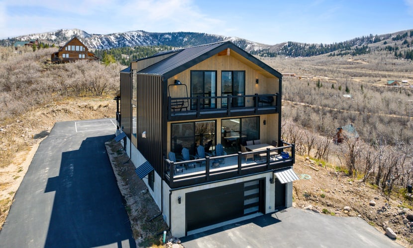 360deg views, sleeps 18, hot tub, pickleball