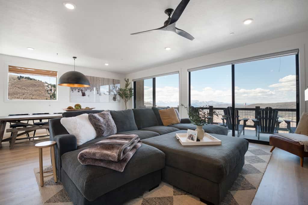 360deg views, sleeps 18, hot tub, pickleball