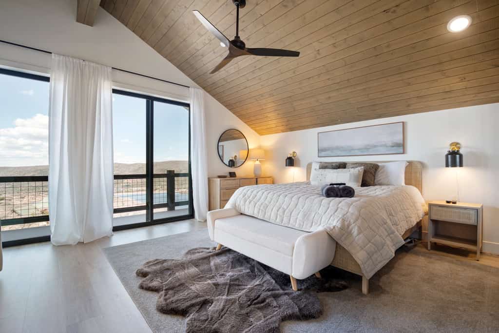 360deg views, sleeps 18, hot tub, pickleball