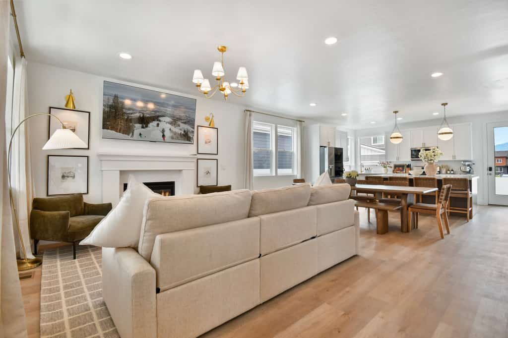 Modern 6br near skiing, luxe, sleeps 12, hot tub