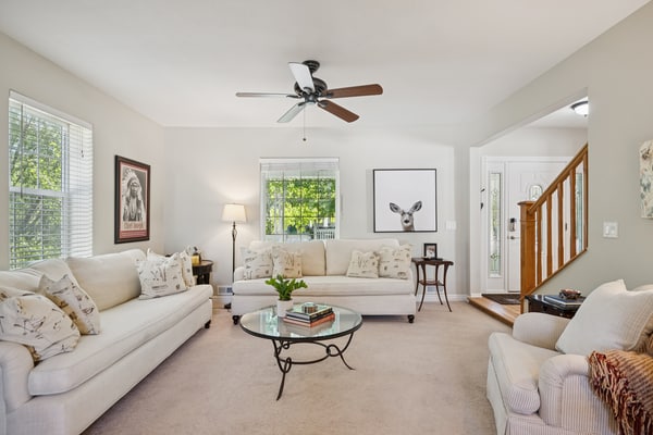 Creekside cutie, 3br 2.5ba, near skiing, sleeps 8