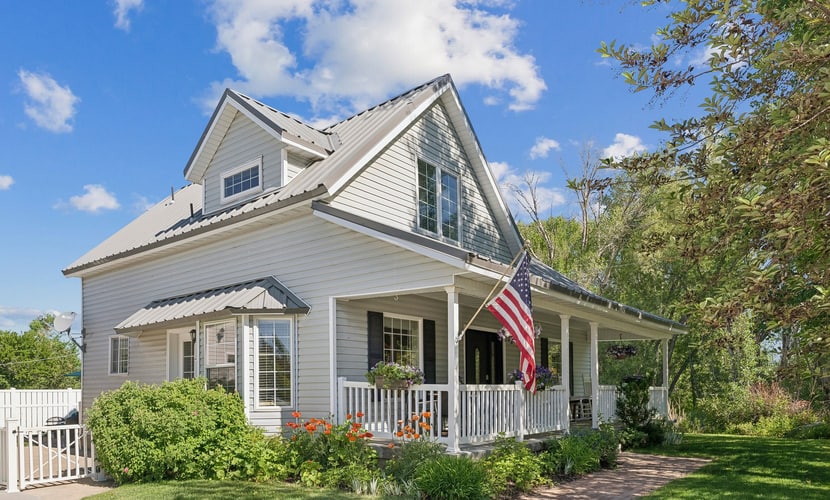 Creekside cutie, 3br 2.5ba, near skiing, sleeps 8