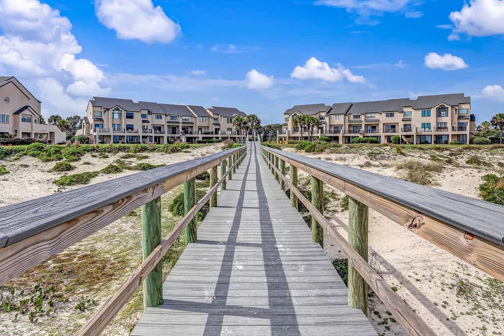 Fully-Renovated Stunning Modern Beach Condo w/ Pool on Amelia Island