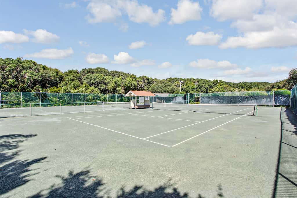 B147 Amelia Surf and Racquet