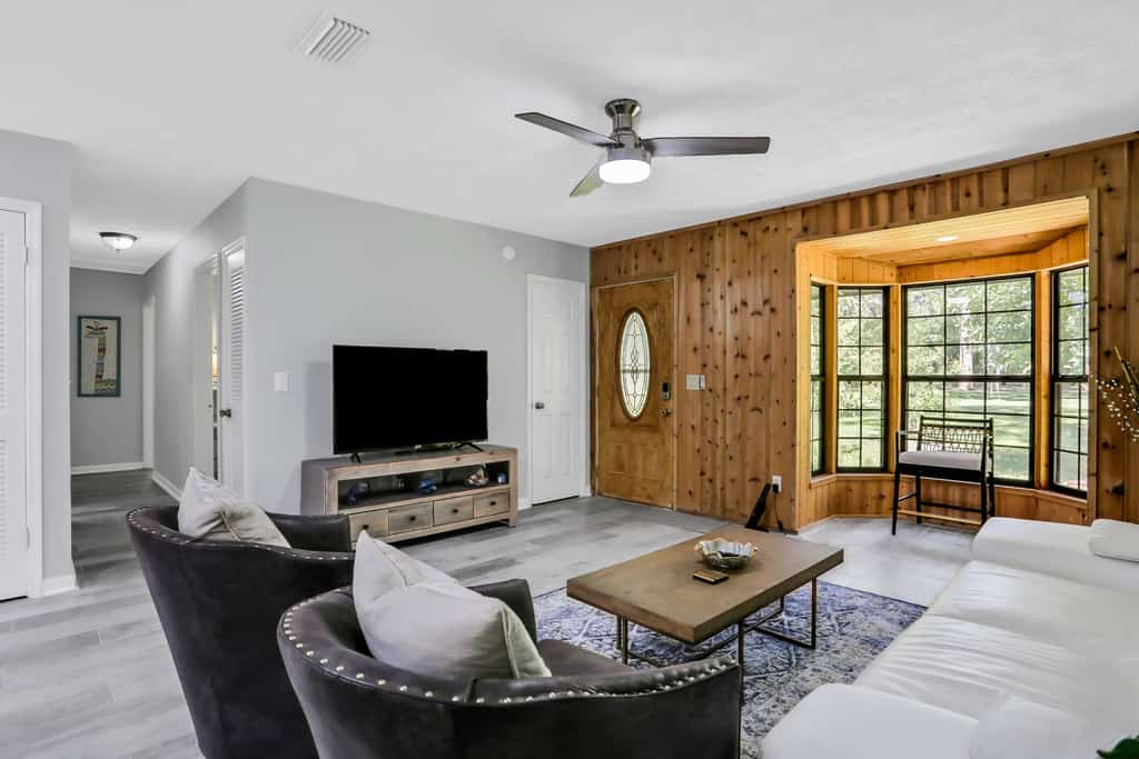 Gorgeous coastal getaway with large yard, firepit, & screened porch