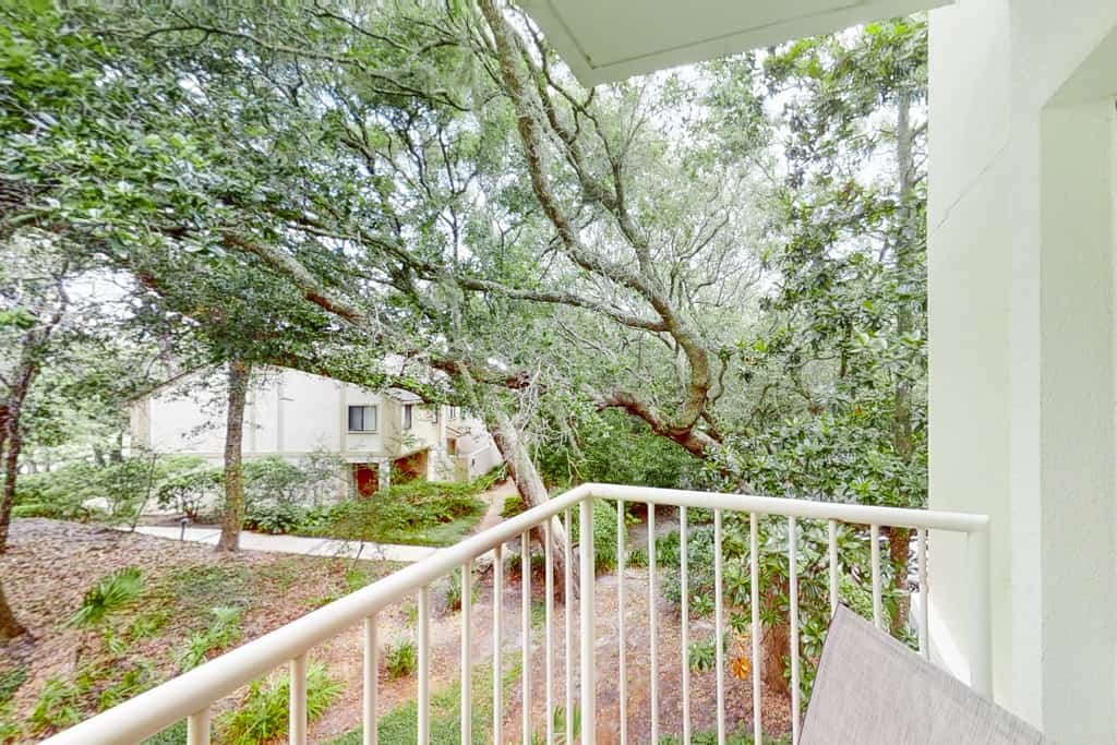 Beach Wood Wonder with pool access - walk to ocean