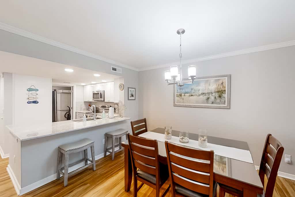 2120 Beach Wood