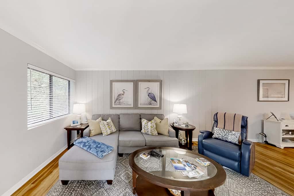 2120 Beach Wood