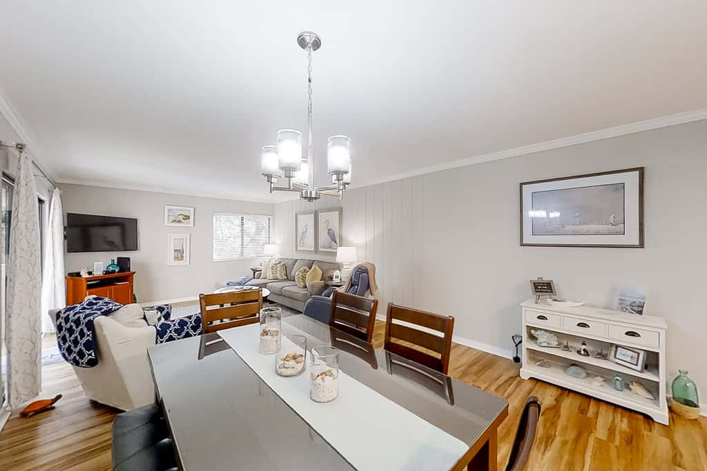 2120 Beach Wood