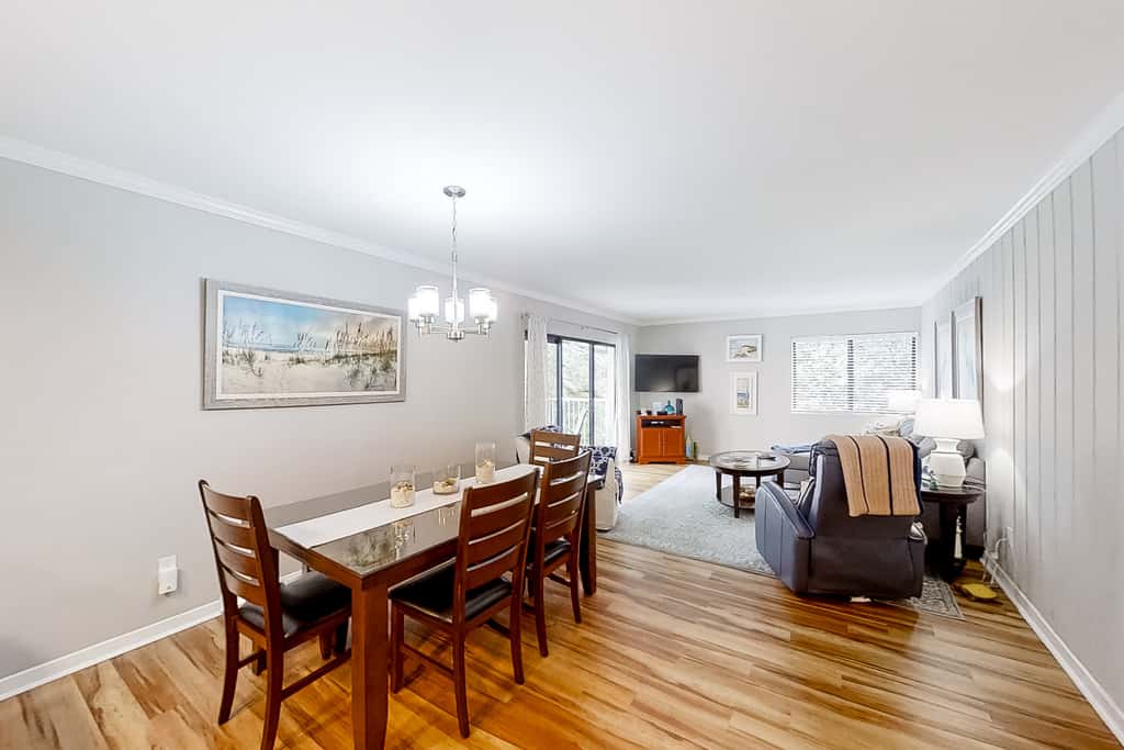 2120 Beach Wood