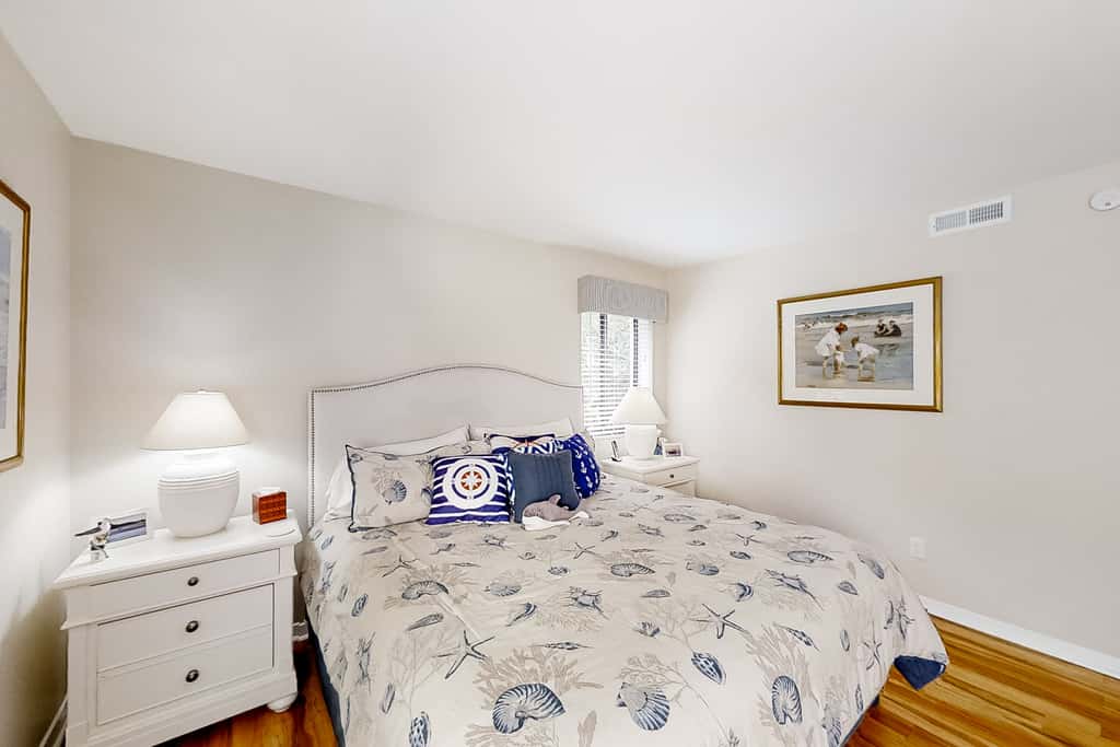 2120 Beach Wood