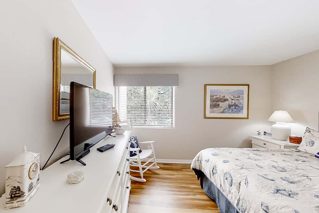 2120 Beach Wood