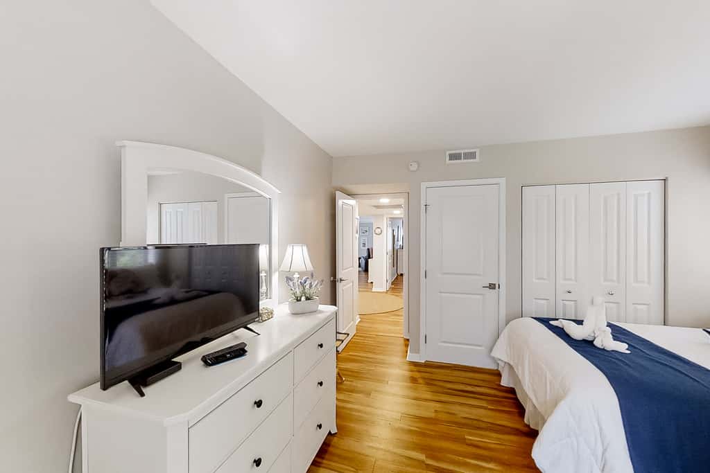 2120 Beach Wood