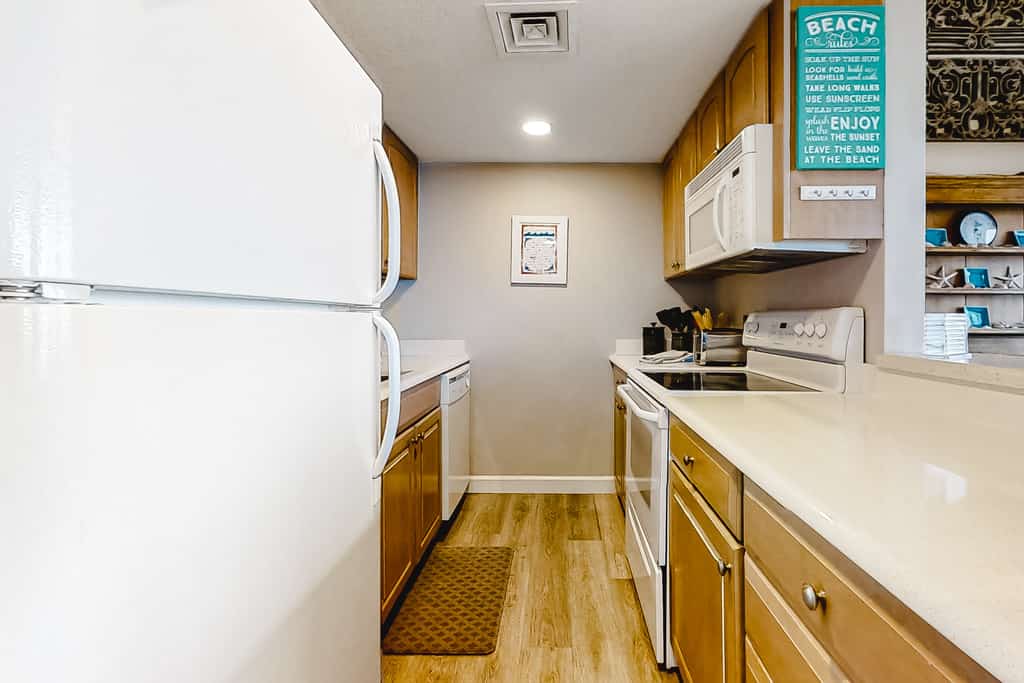 Oceanfront condo with balcony, water views, AC & outdoor pool