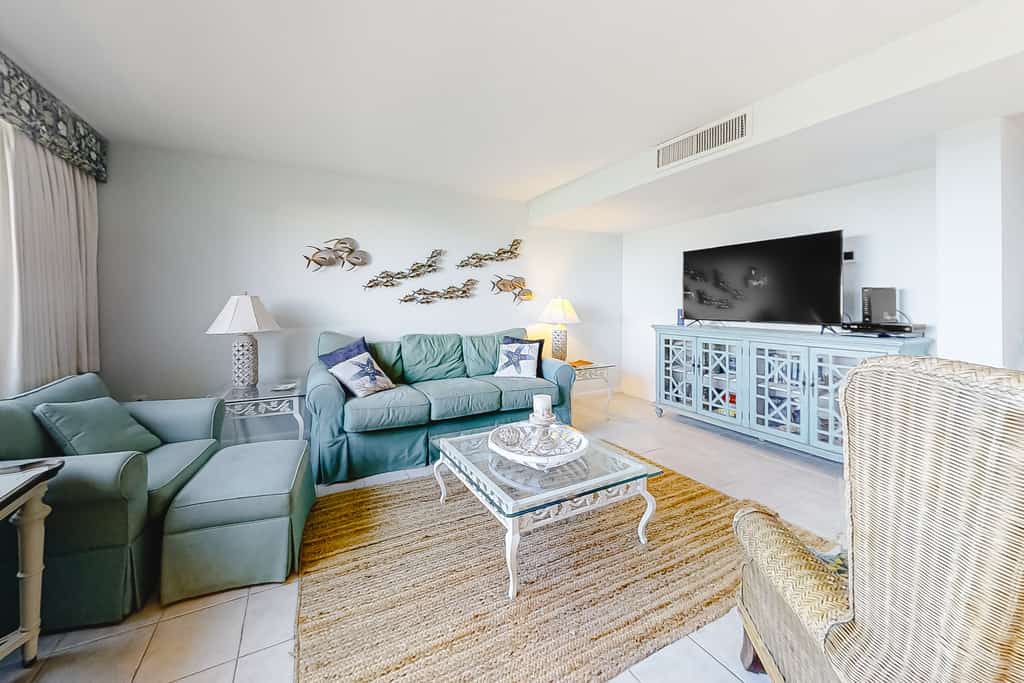 Delightful condo in gated community with ocean views, balcony, AC & pool