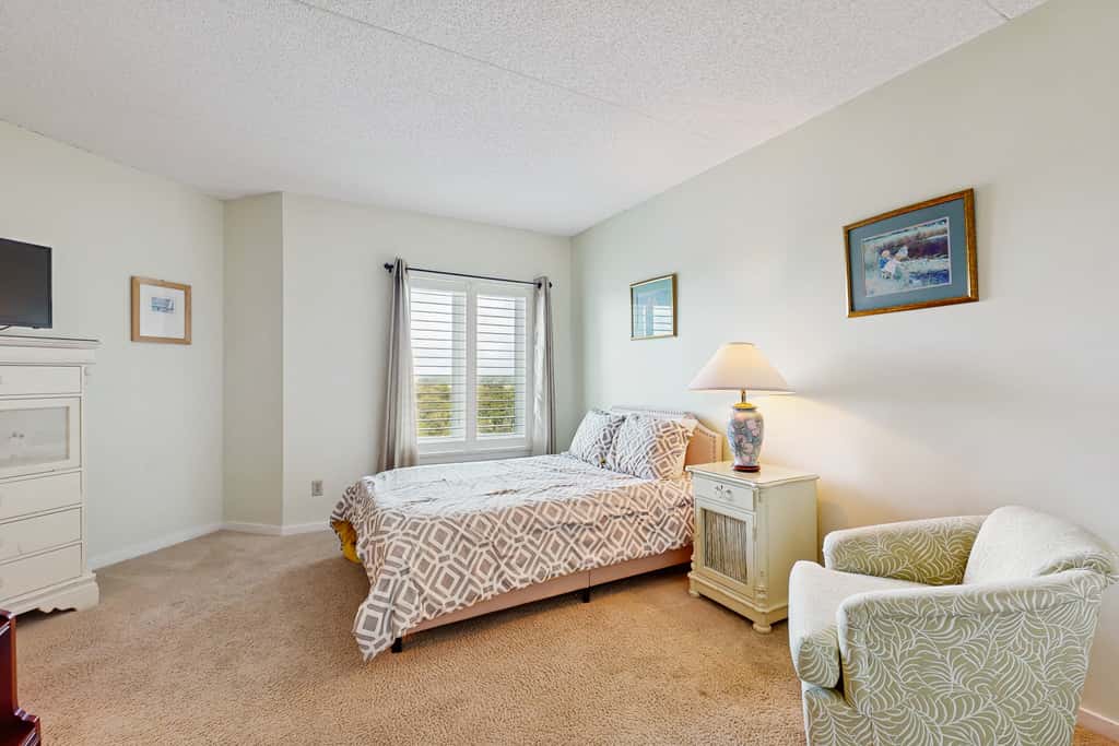 1676 Sea Dunes