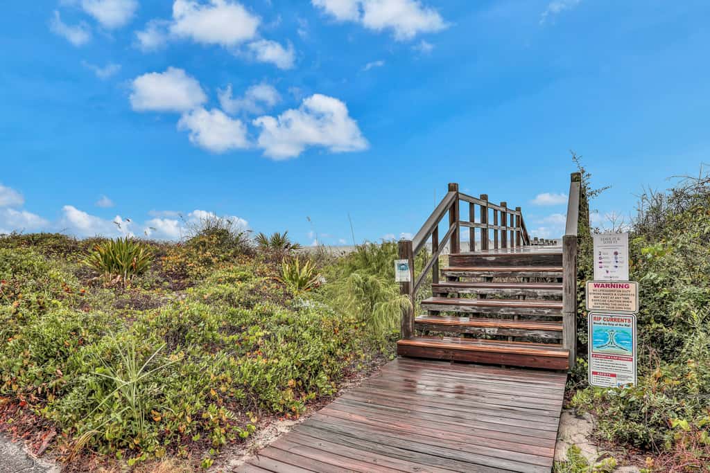1676 Sea Dunes
