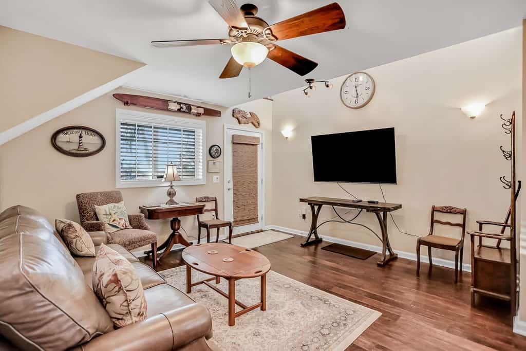 Inviting waterfront cottage with balcony, firepit, marsh views, & washer/dryer