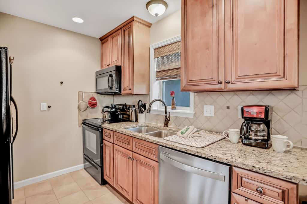 Inviting waterfront cottage with balcony, firepit, marsh views, & washer/dryer