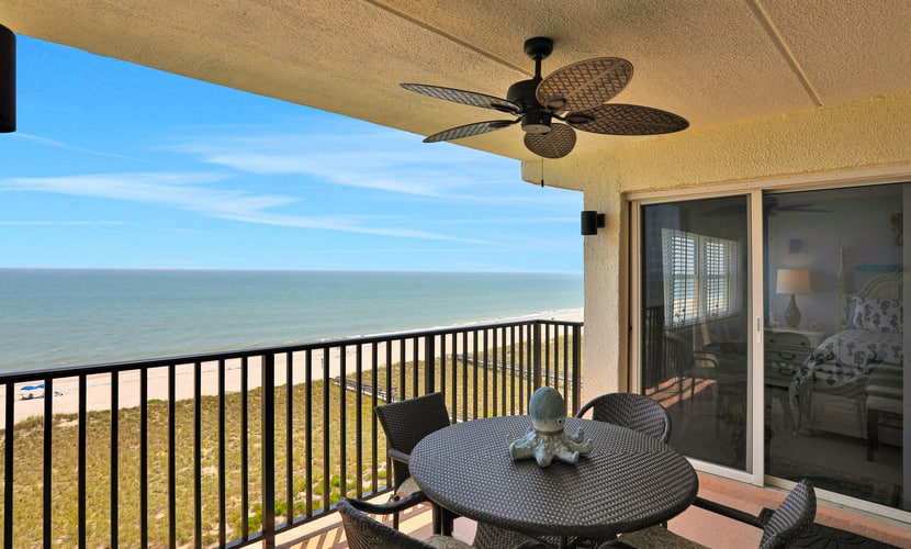 Ocean-view condo with a scenic balcony & W/D - pool and beach access