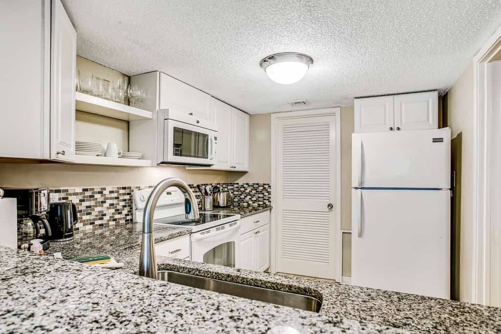Charming Villa Just Steps to Beach & Shared Pool w/Central AC, Private WD, WiFi