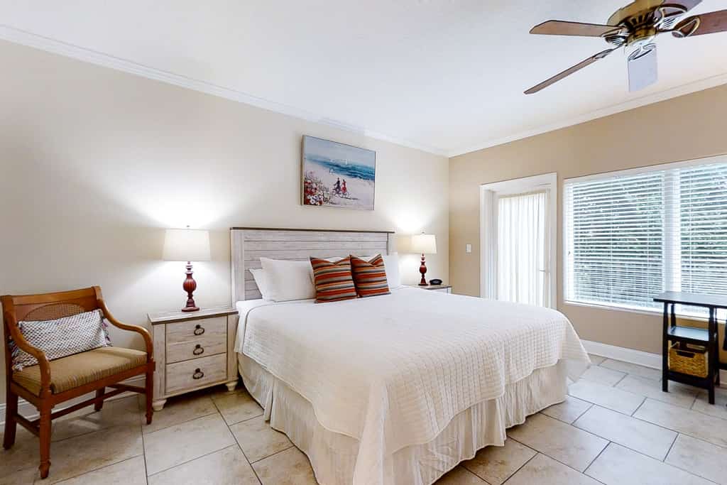 Home near beach with free WiFi, shared pool, central AC, private W/D