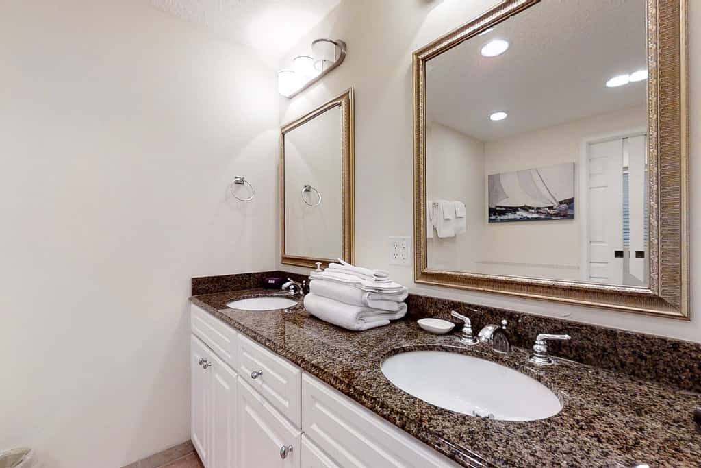 2533-34 Tennis Villas