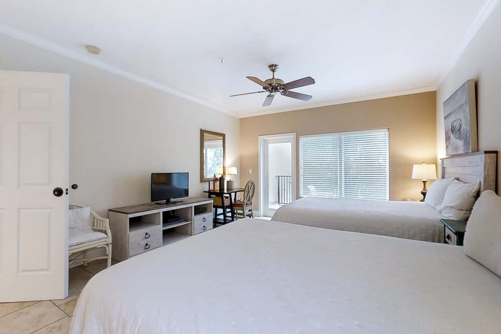 2533-34 Tennis Villas