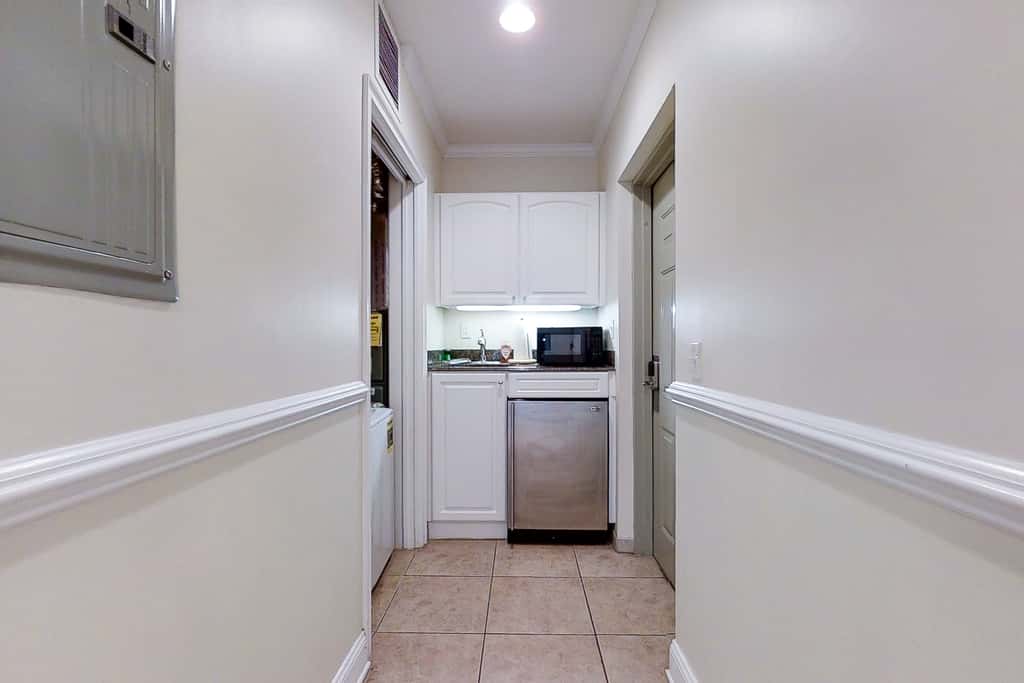 2533-34 Tennis Villas