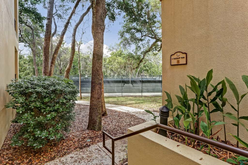 2533-34 Tennis Villas