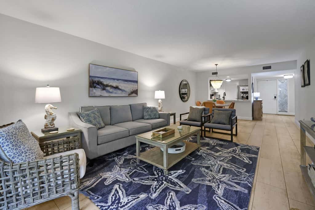 2104 Beach Wood