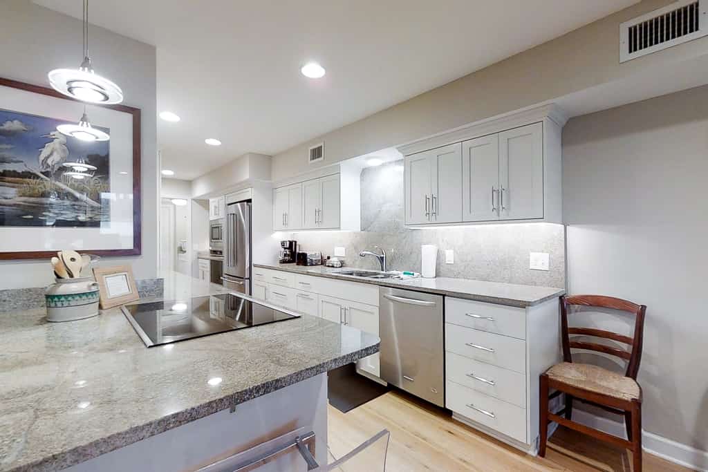 Updated & lovely villa with AC - steps from pool & beach
