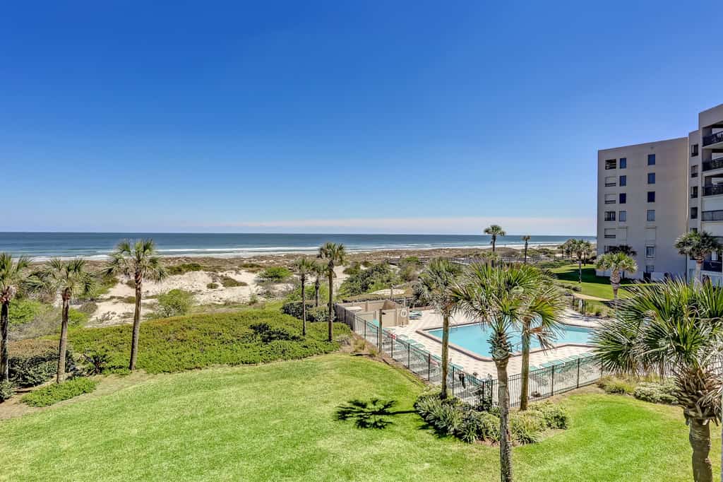 Updated, Oceanfront Condo with Balcony, WiFi & Shared Pool/Clay Tennis Courts