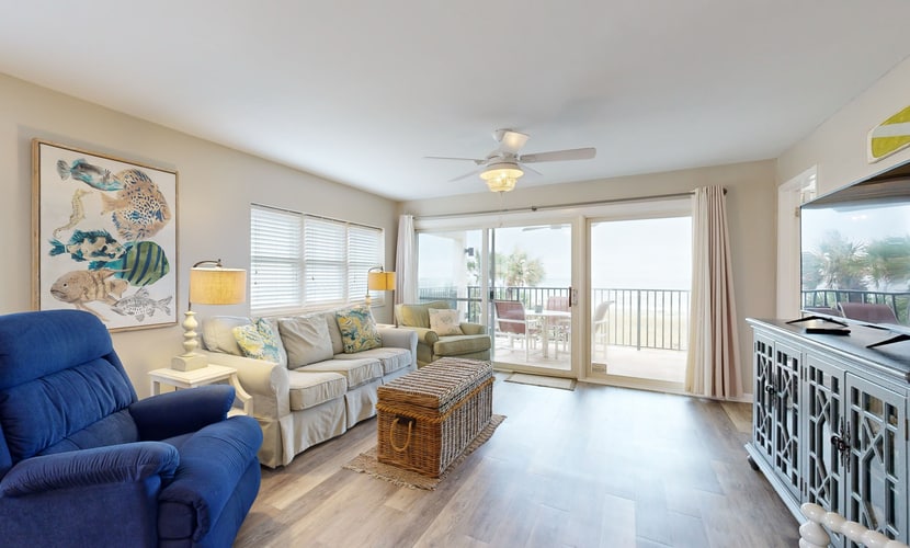 Oceanfront corner condo with sunrise-view balcony, pool & 1-minute walk to beach