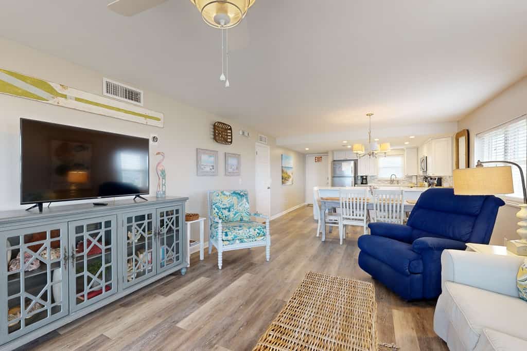 Oceanfront corner condo with sunrise-view balcony, pool & 1-minute walk to beach