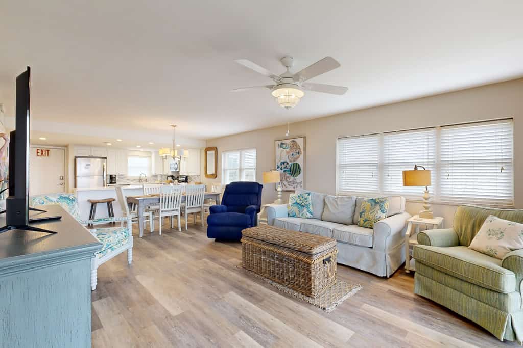 Oceanfront corner condo with sunrise-view balcony, pool & 1-minute walk to beach