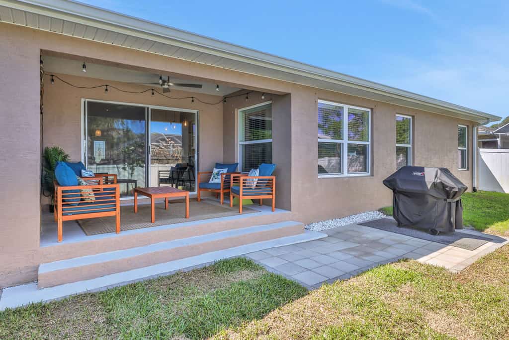 Dog-friendly home with an 8 minute walk to beach access