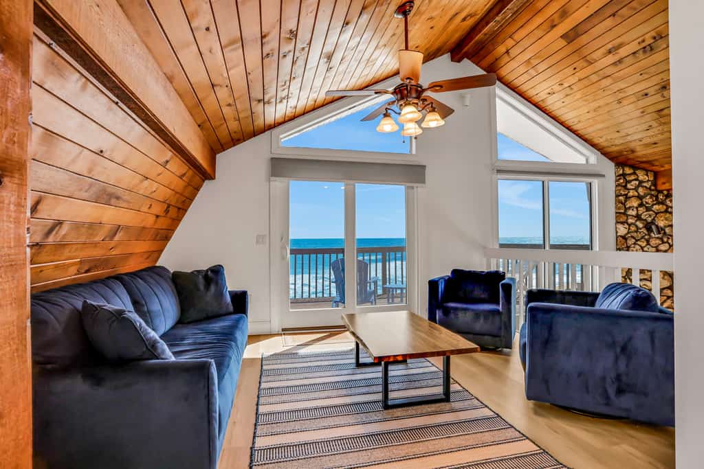 Dog-friendly beachfront home with beach access, deck, fireplace, W/D, AC