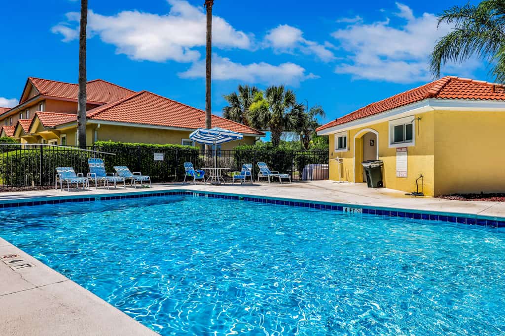 Spacious townhome with shared pool near golf, marinas, & restaurants