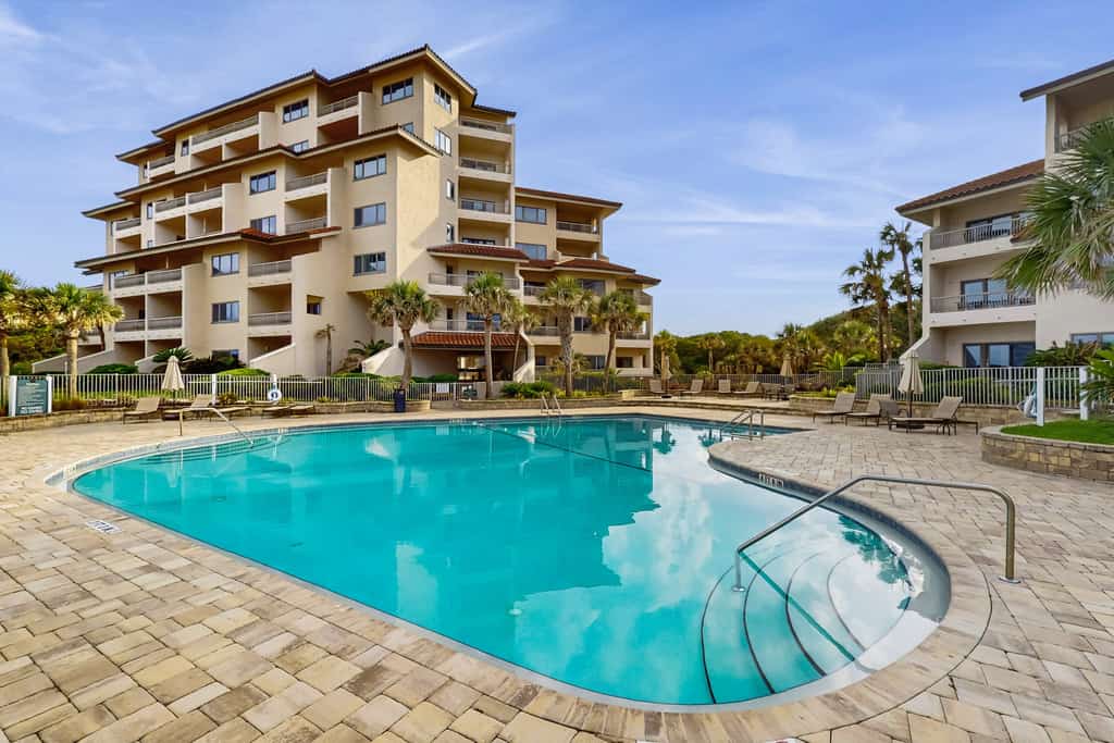 Ocean Front Hotel Side Condo with Balcony, WiFi & Shared Pool