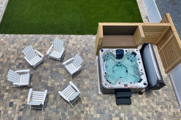 Brand new oceanfront home with private hot tub,outdoor shower and grill