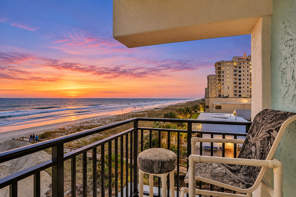 Oceanfront condo with pool, amazing view, balcony & beach access
