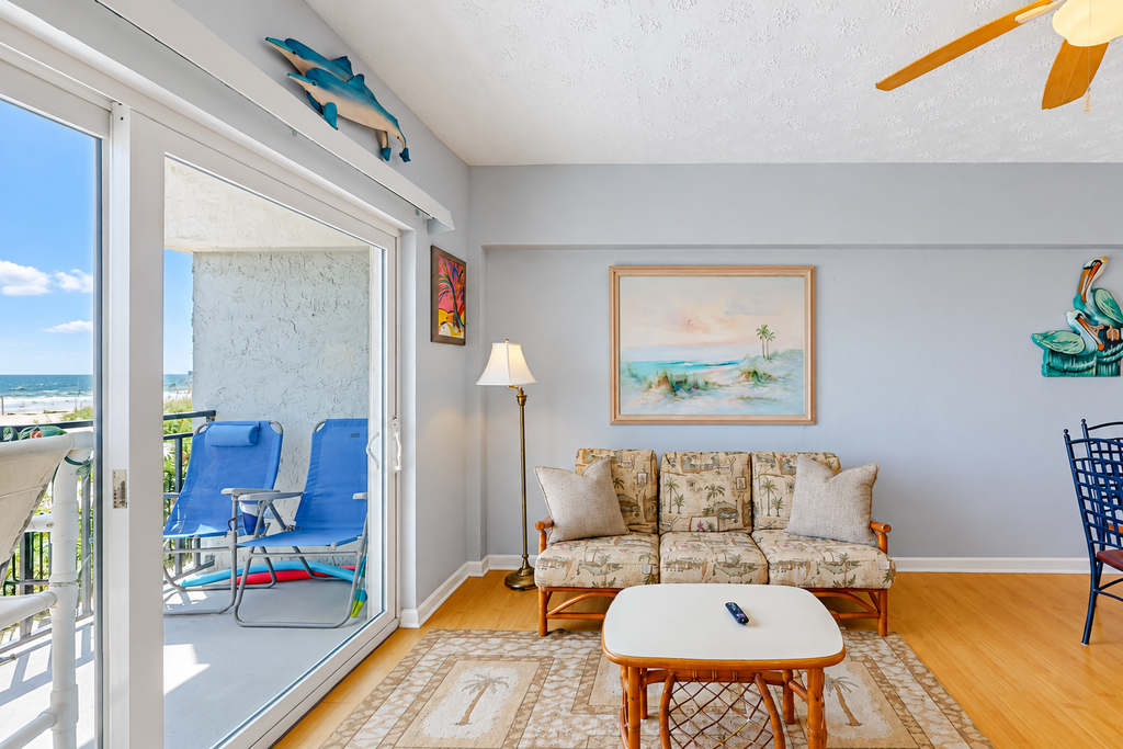Oceanview condo with pool, beach access, jetted tub, W/D, & AC